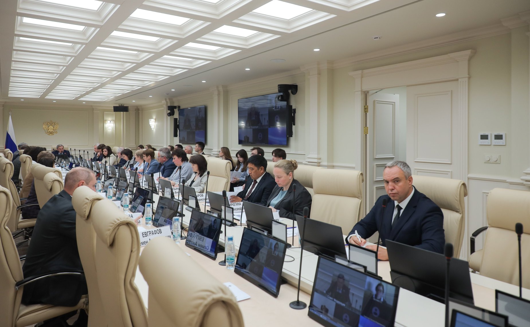 Круглый стол Комитета Совета Федерации по федеративному устройству, региональной политике, местному самоуправлению и делам Севера «Актуальные вопросы совершенствования муниципальной службы»