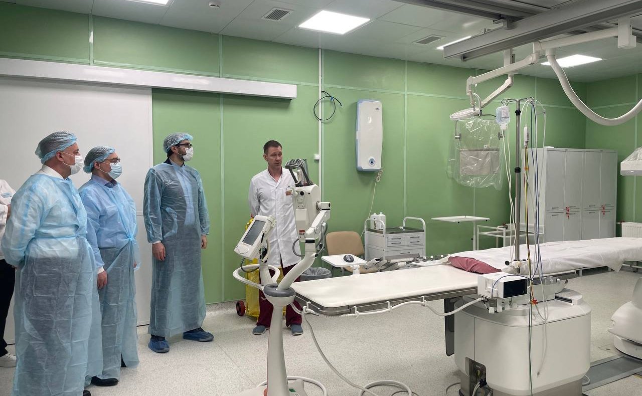 В ходе рабочей поездки в Иркутскую область первый заместитель Председателя Совета Федерации Владимир Якушев вместе с главой региона Игорем Кобзевым посетил Иркутскую областную детскую клиническую больницу