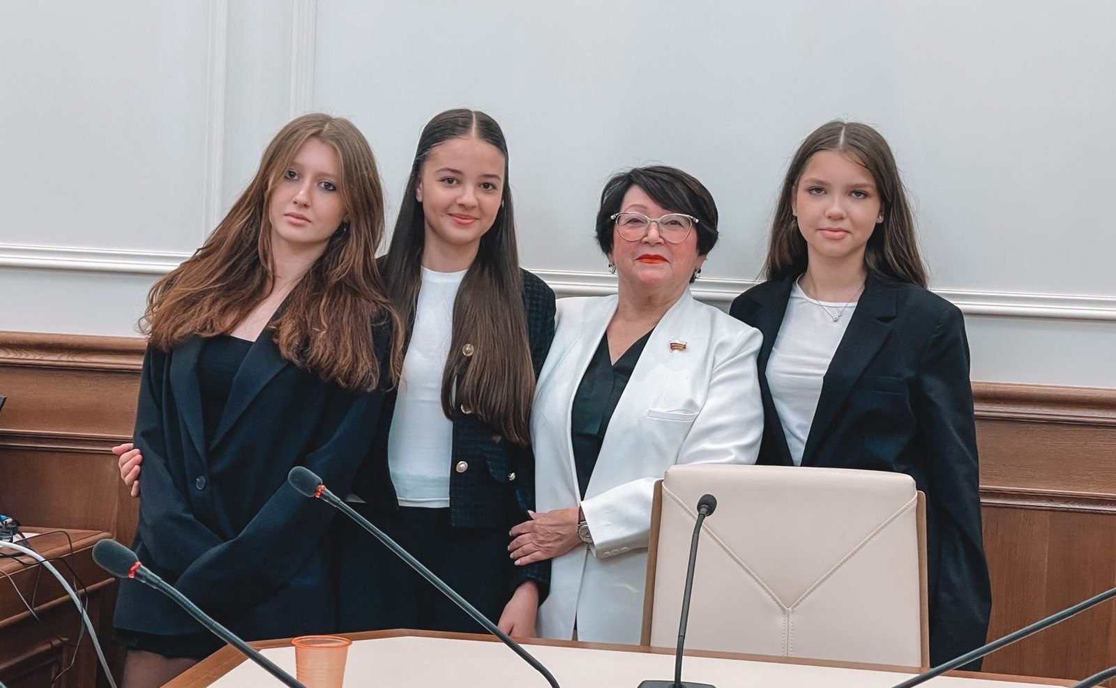 Людмила Талабаева встретилась в Совете Федерации со школьниками из региона