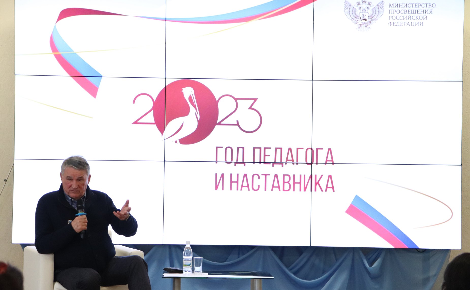 Юрий Воробьев посетил Образовательный центр – кадетскую школу «Корабелы Прионежья» и провел встречу с педагогическим коллективом и сотрудниками образовательного центра