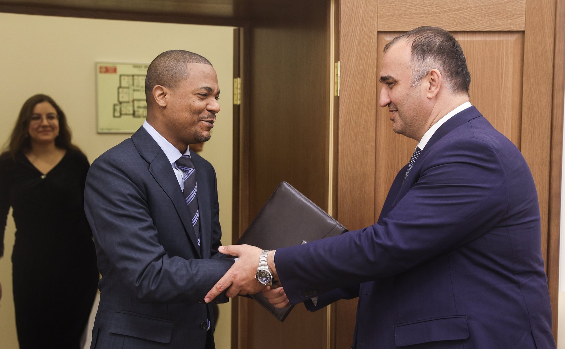 Встреча руководителя группы по сотрудничеству СФ с Государственным советом Султаната Оман, заместителя председателя Комитета СФ по социальной политике Мохмада Ахмадова с Чрезвычайным и Полномочным Послом Султаната Оман в РФ