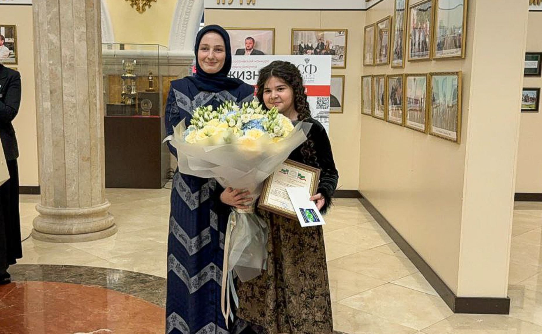 Дмитрий Василенко представил в Чеченской Республике выставку детского рисунка, посвященную 80-летию полного освобождения Ленинграда от фашистской блокады