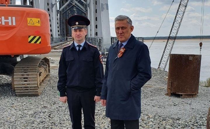 Юрий Валяев посетил строительную площадку трансграничного железнодорожного мостового перехода в селе Нижнеленинское Еврейской автономной области