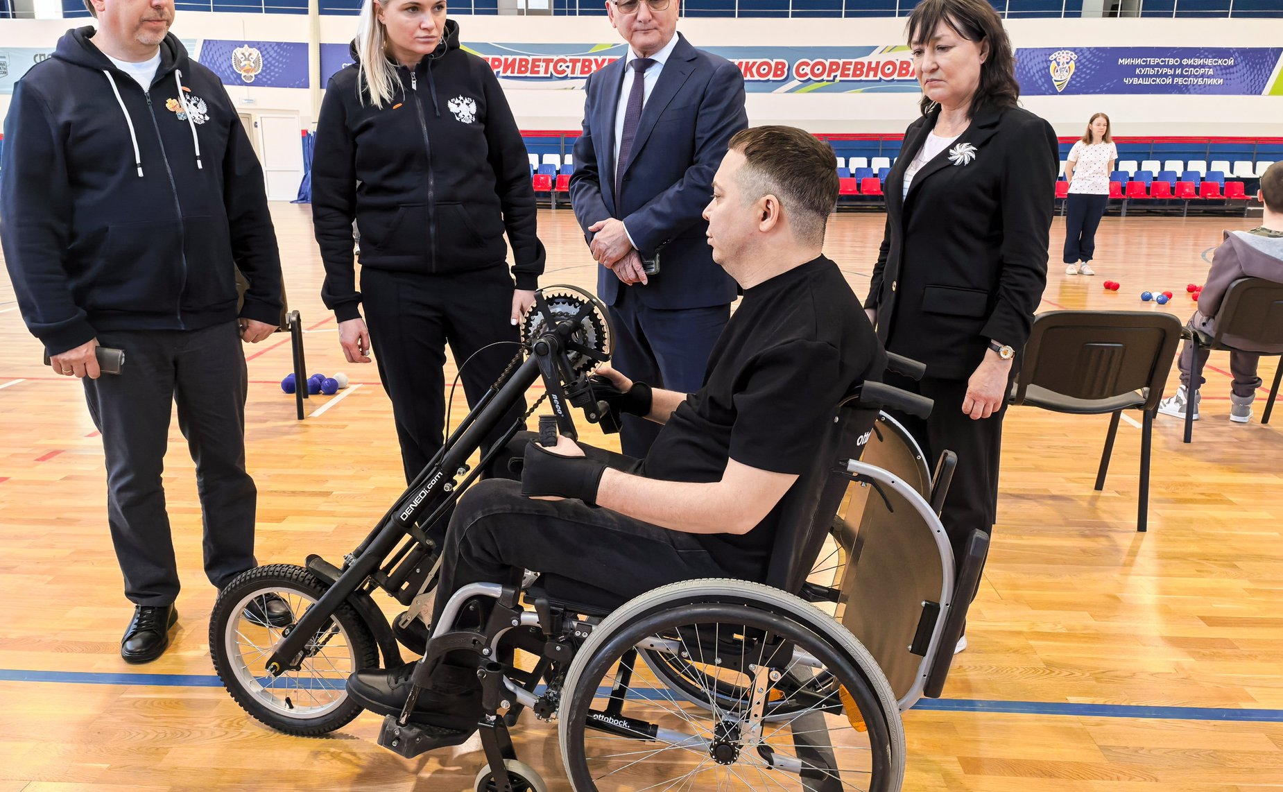 Сенаторы посетили Спортивную школу олимпийского резерва № 8 имени олимпийской чемпионки Е. Николаевой