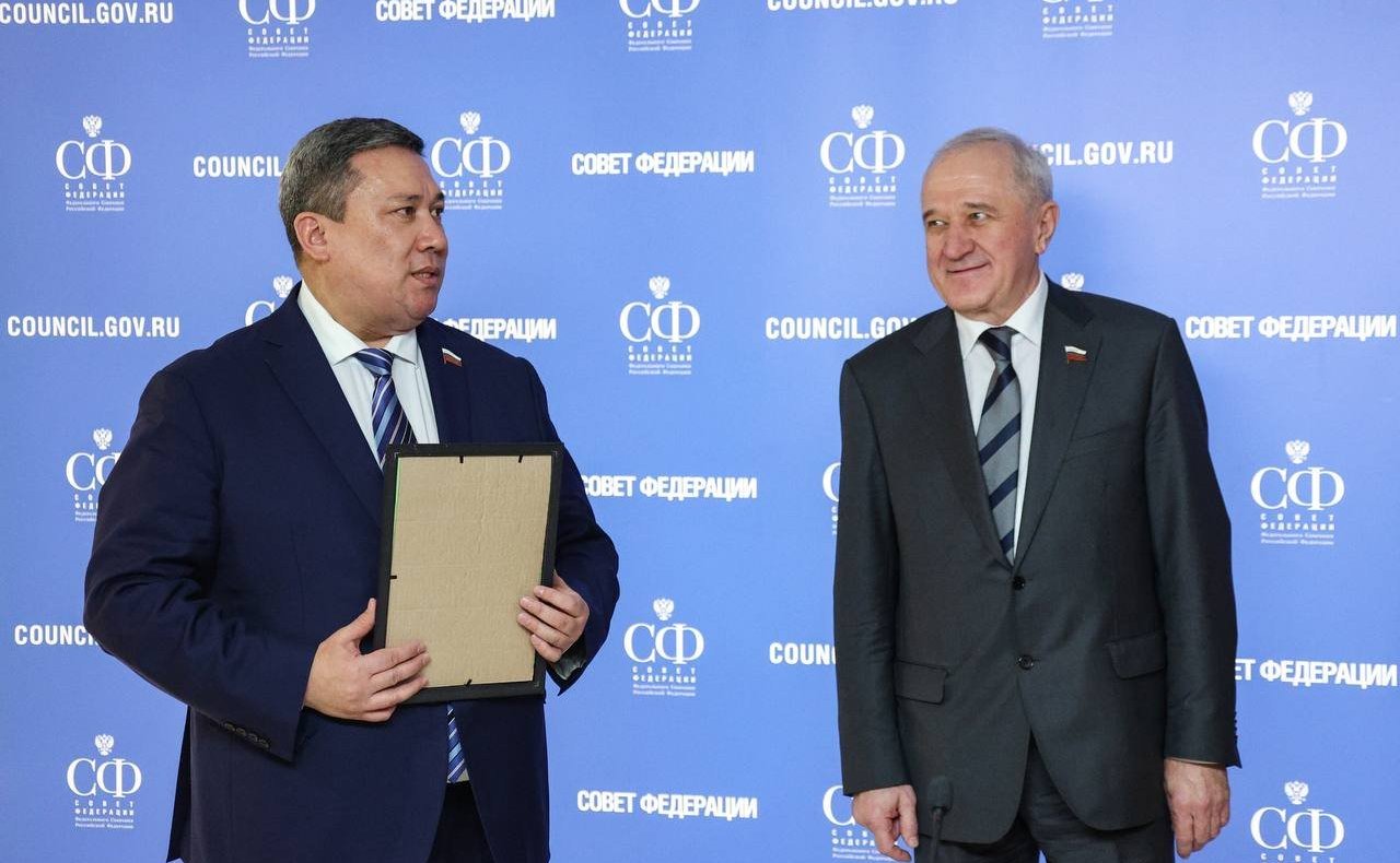 Владимир Булавин, Владимир Полетаев вручили благодарственные письма женщинам-волонтерам, оказывающим поддержку участникам специальной военной операции и их семьям