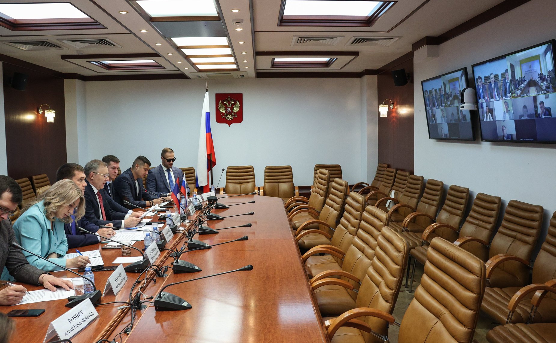 Первый заместитель председателя Комитета СФ по социальной политике Александр Варфоломеев провел встречу членов Палаты молодых законодателей с молодыми парламентариями Лаосской Народно-Демократической Республики