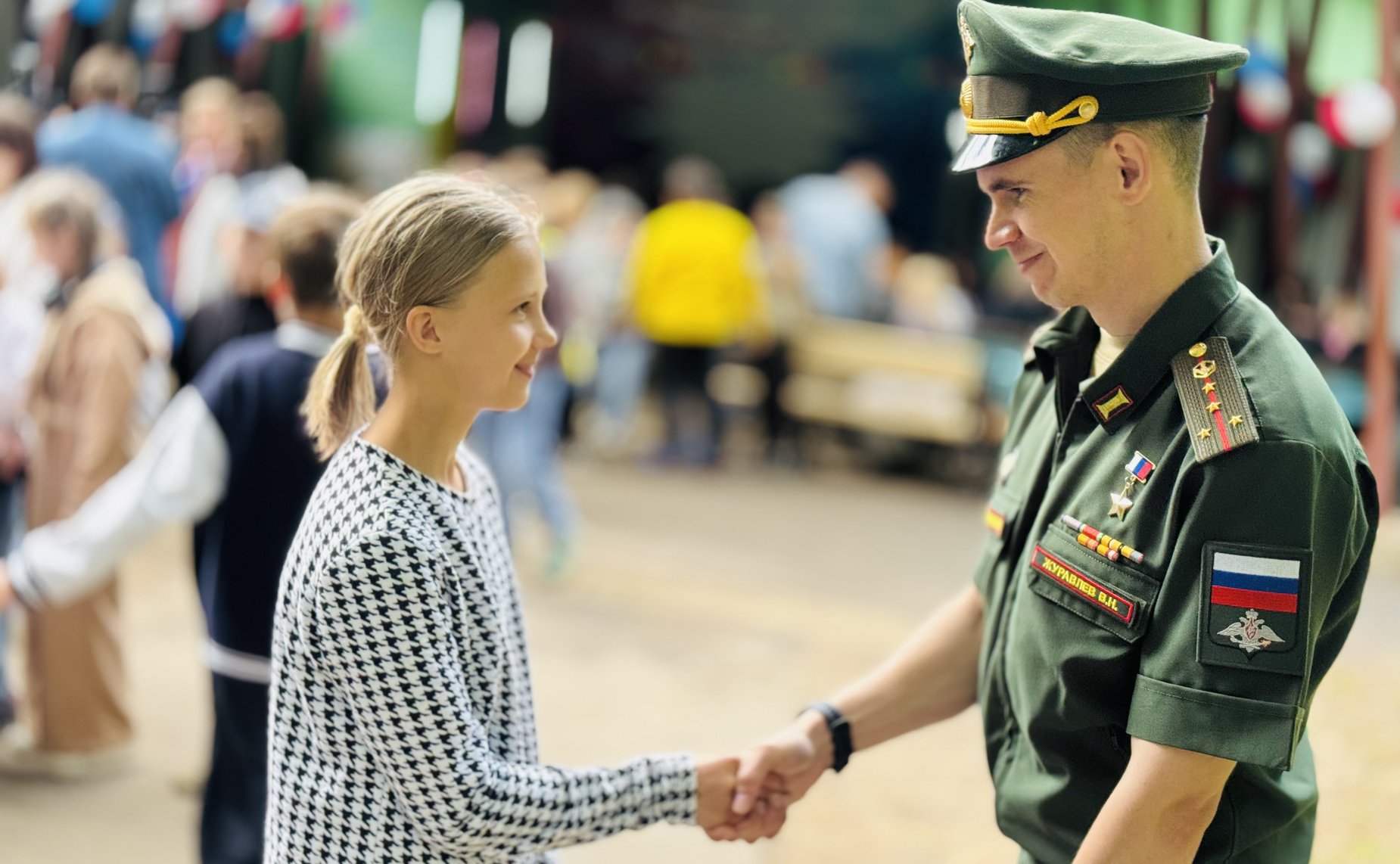 Урок мужества и патриотизм, посвященный героям Отечества, прошёл с участием сенатора в оздоровительном лагере «Синие дали» в Красносельском районе
