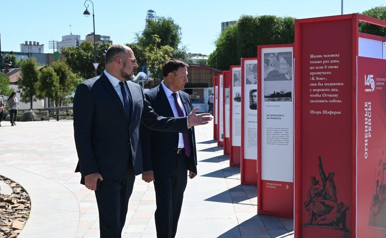 Александр Ролик во время региональной недели провел выездное совещание с главой Владивостока Константином Шестаковым на объектах благоустройства и спорта, построенных в этом году в столице Приморского края