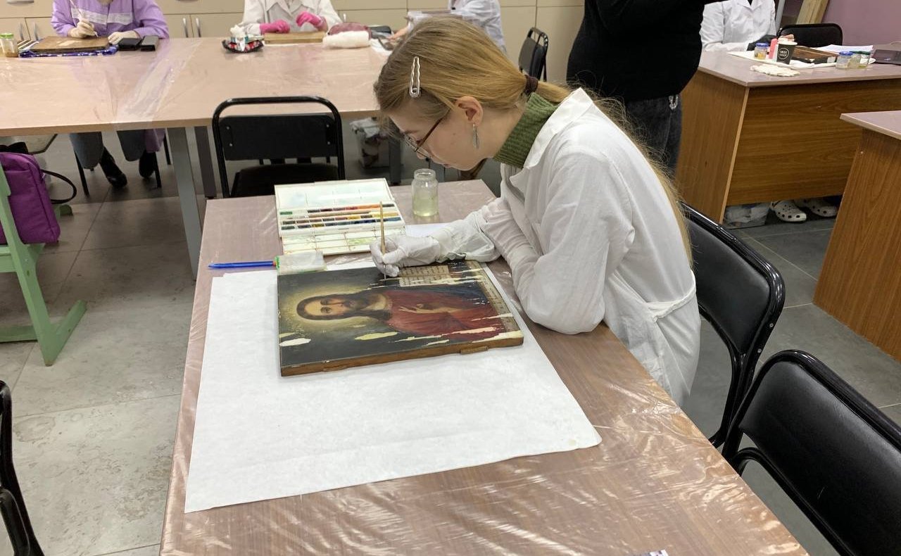 Андрей Шохин посетил Владимирский государственный университет имени А.Г. и Н.Г. Столетовых и познакомился с ходом реставрации икон из Луганска