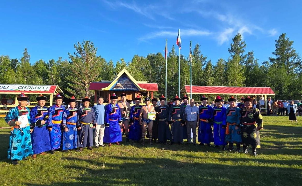 Баир Жамсуев принял участие в мероприятиях XIX открытого чемпионата региона по бурятской борьбе «Барилдаан» — «Большой приз Алханая», посвященном 80-летию Великой Победы и Году защитника Отечества