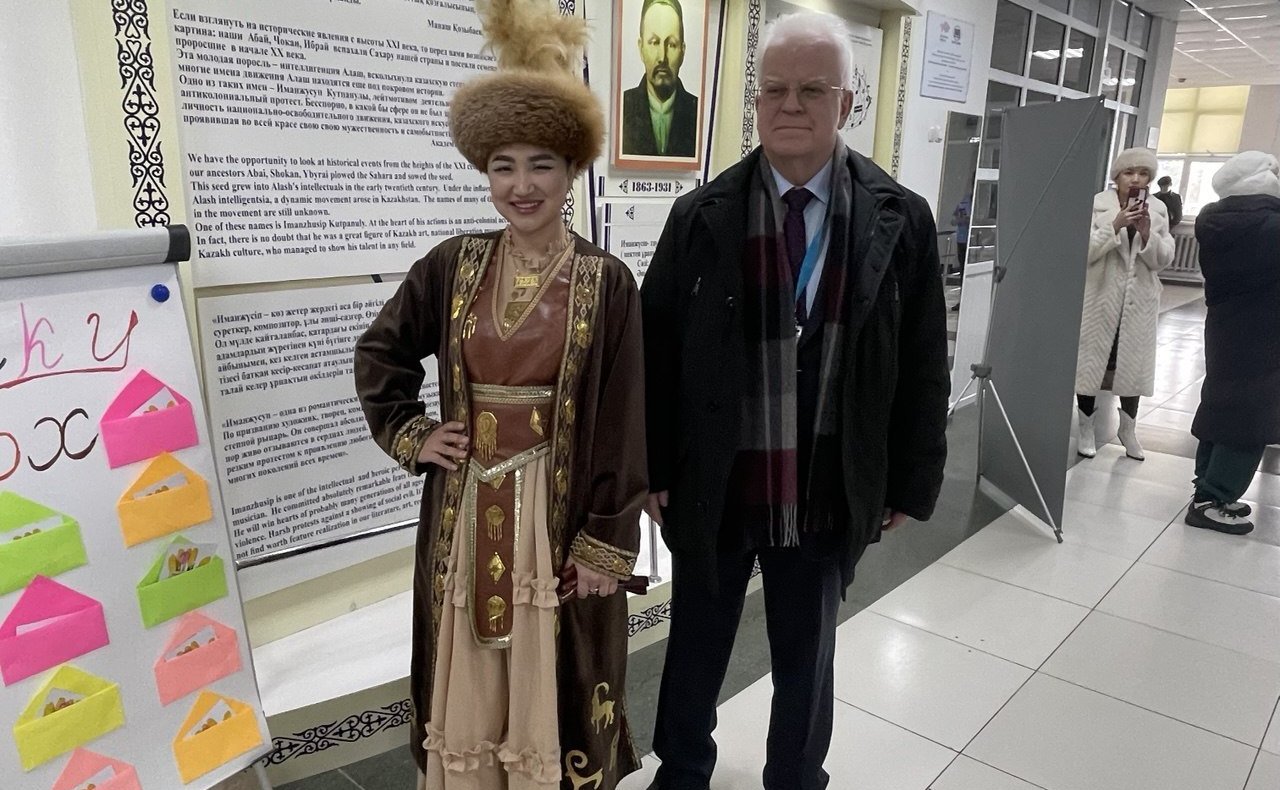 Делегация сенаторов приняла участие в наблюдении за проведением референдума по принятию новой Конституции Казахстана