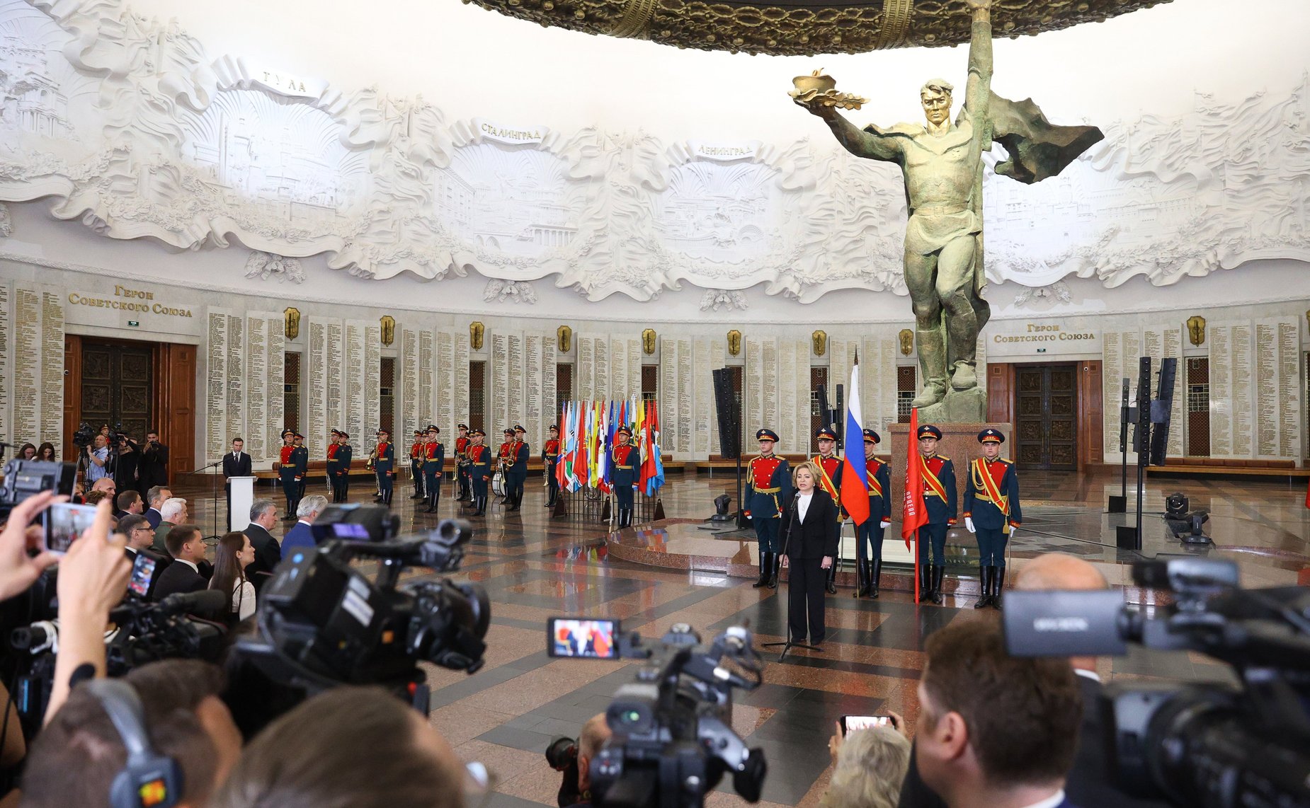 Торжественная церемония передачи «Мечей Победы» Городам воинской славы