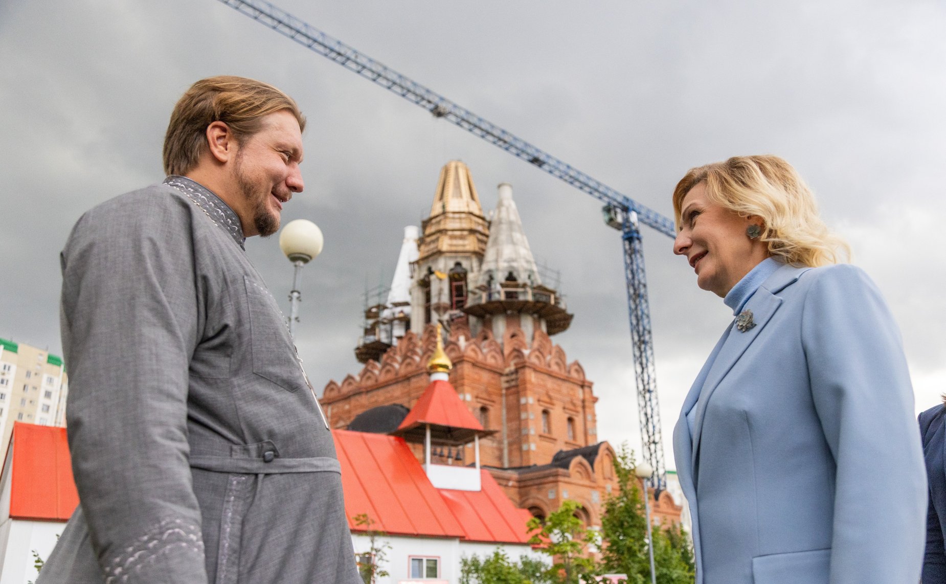 Заместитель Председателя Совета Федерации Инна Святенко ознакомилась с ходом строительства Храма в честь святых мучеников Анатолия и Протолеона в районе Марьино