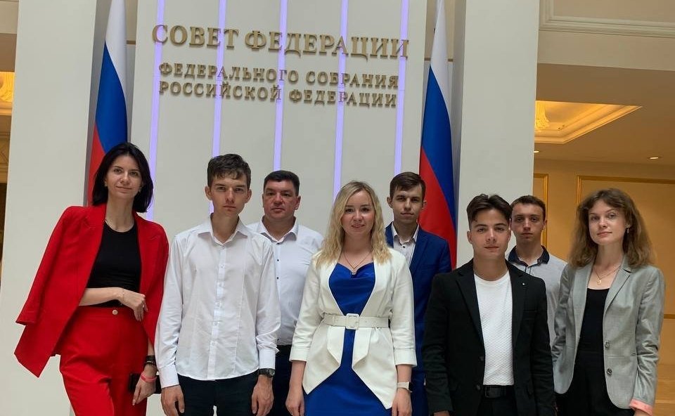 За хорошие результаты в учебе Оксана Хлякина поощрила студентов Липецкого филиала РАНХиГС поездкой в Москву на экскурсию в Совет Федерации