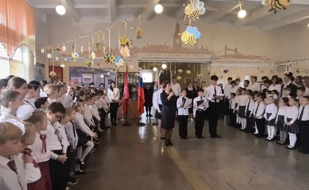 Екатерина Алтабаева побывала на торжественной линейке в школе №19 имени Героя Советского Союза Петра Павловича Павлова