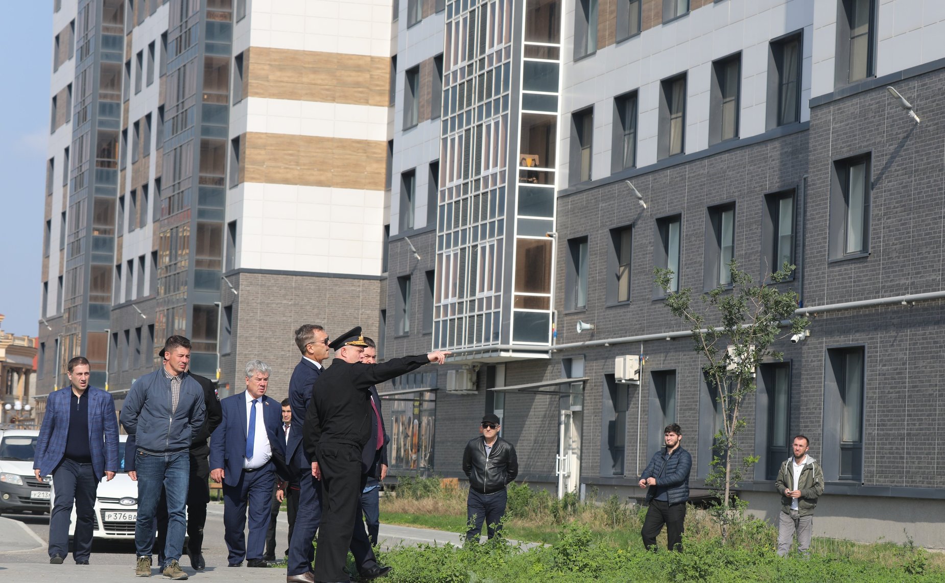 Сенаторы Российской Федерации посетили базу Каспийской флотилии и провели осмотр построенных для военнослужащих многоквартирных домов