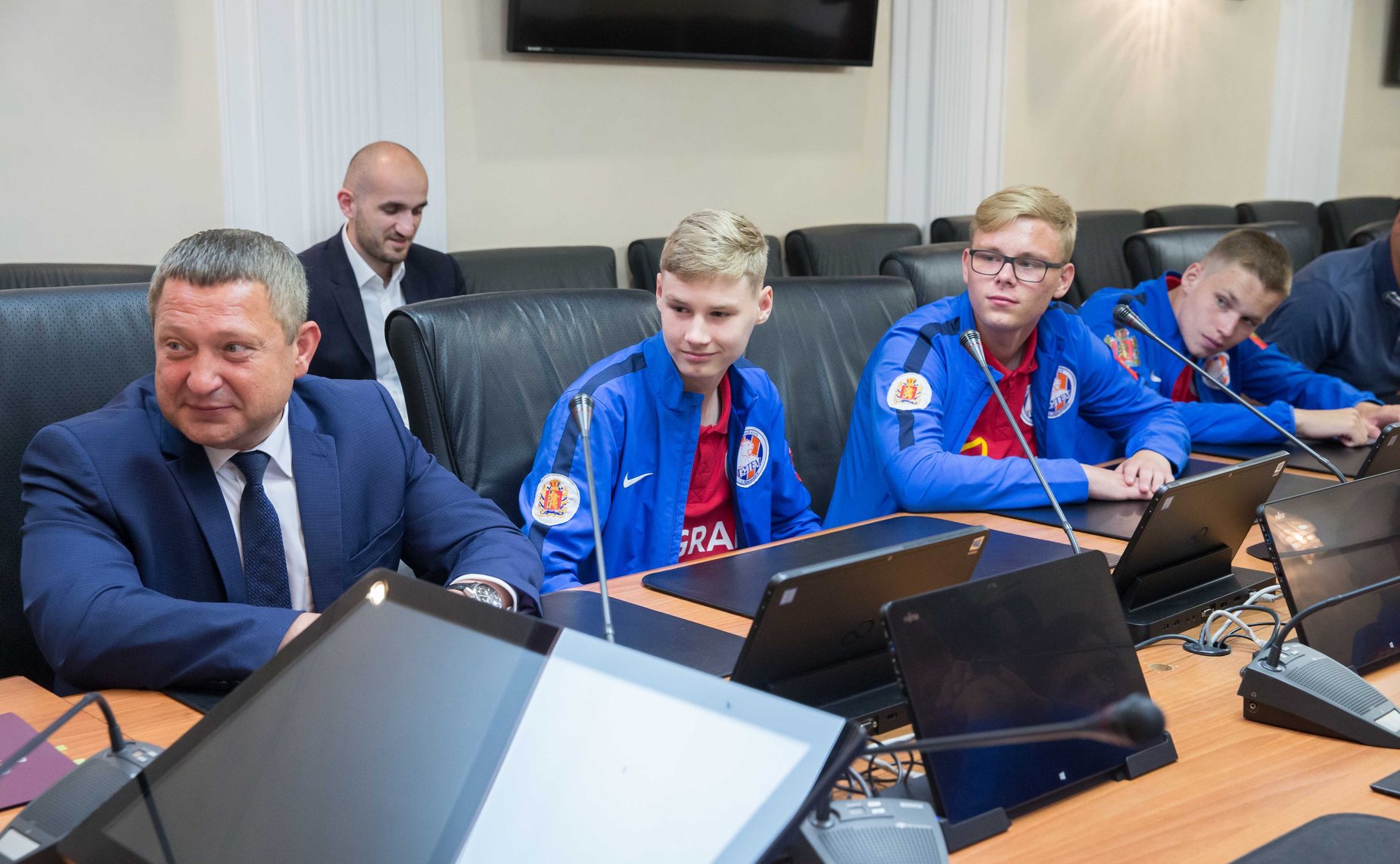 Встреча Андрея Клишаса и Валерия Семенова с футболистами клуба «Тотем»