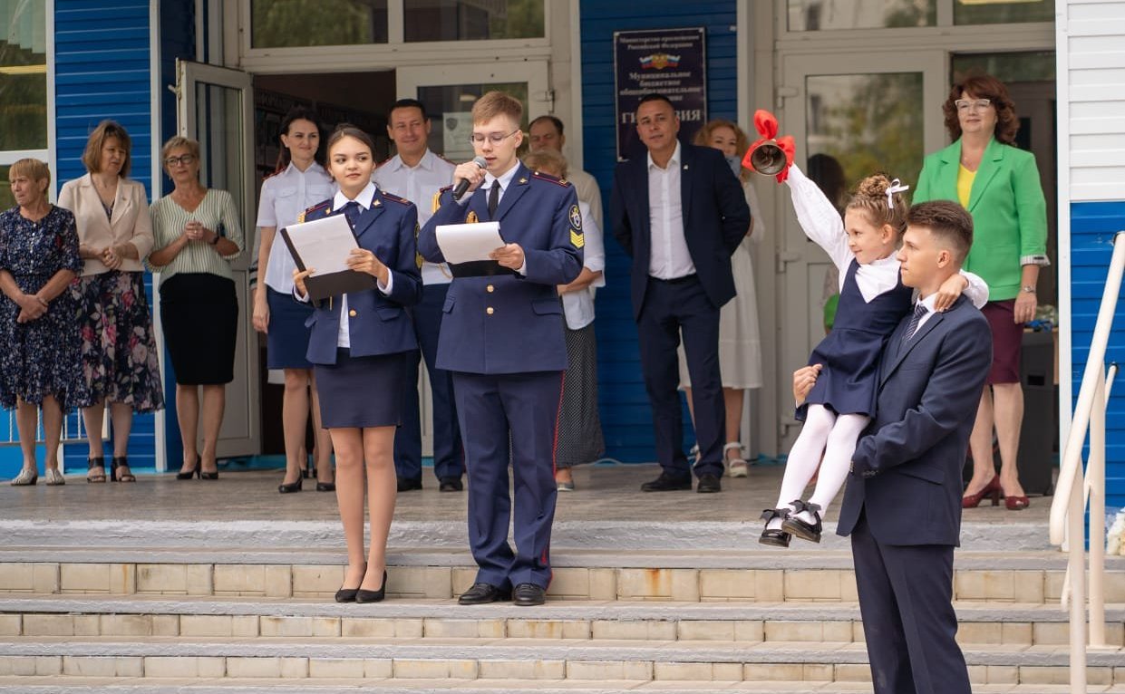 Айрат Гибатдинов посетил гимназию №79 города Ульяновска