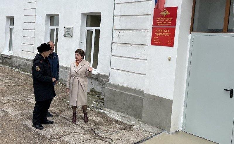 Екатерина Алтабаева побывала в военкомате Севастополя и пообщалась с сотрудниками и посетителями