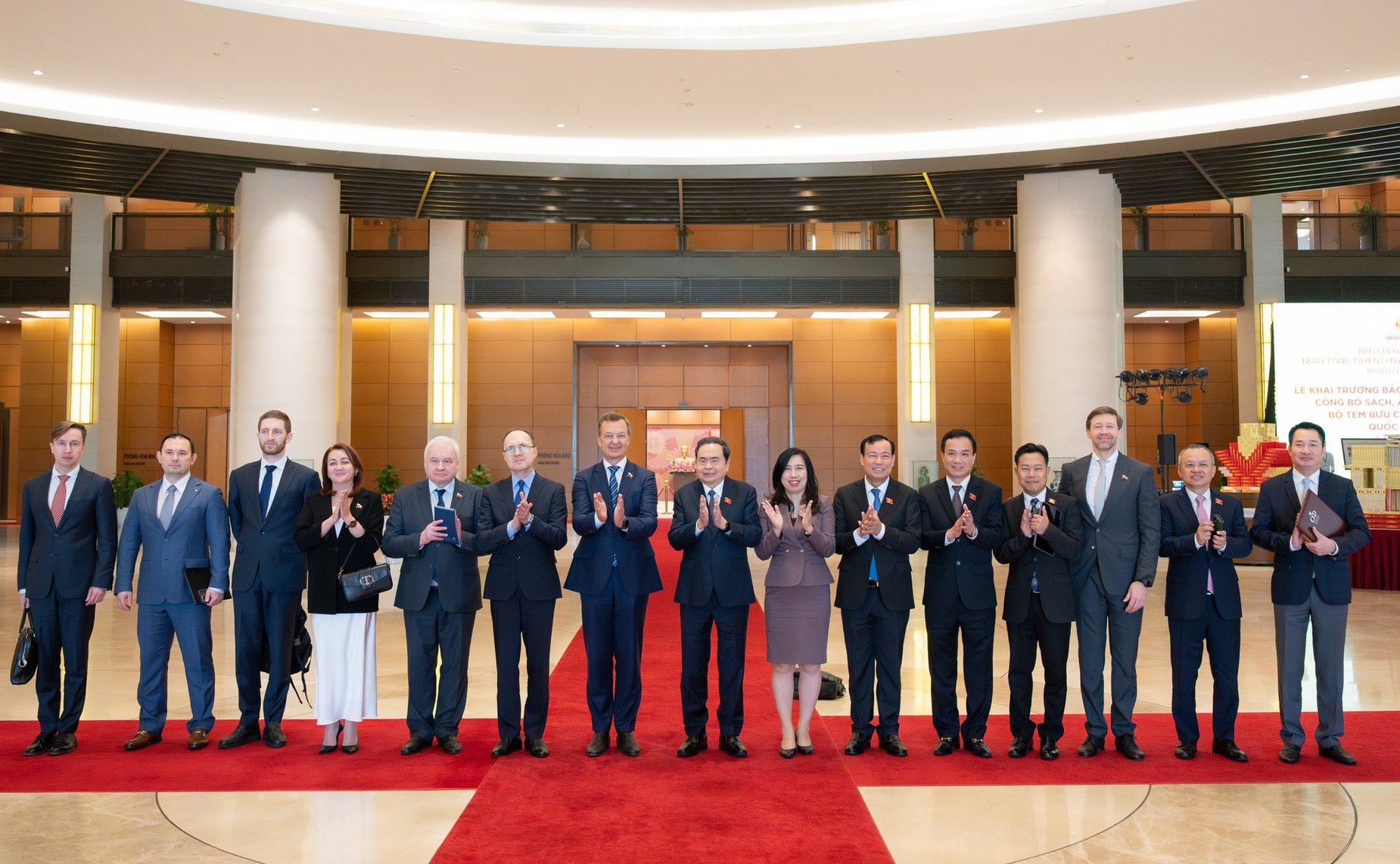 Делегация Совета Федерации во главе с первым заместителем Председателя СФ Андреем Яцкиным встретилась с Председателем Национального собрания Вьетнама Чан Тхань Маном