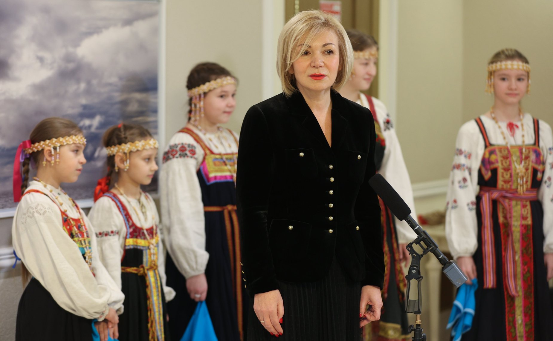 Открытие в Совете Федерации выставки картин, посвященная сюжетам деревенской жизни, народным праздникам и обрядам