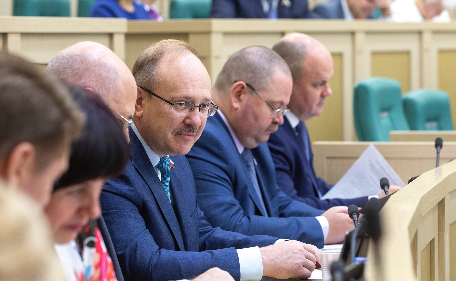 В. Иконников