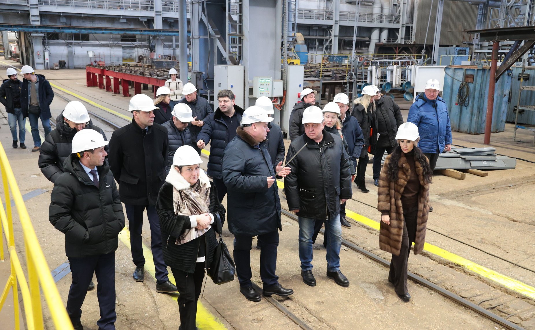 Сенаторы посетили судостроительный завод имени Бутомы в Республике Крым