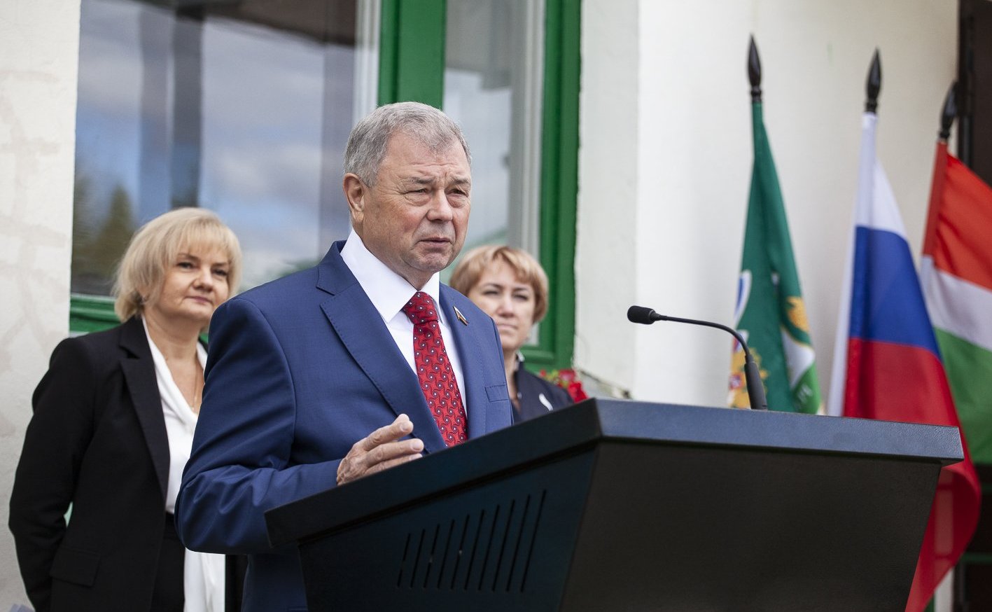 В День знаний Анатолий Артамонов поздравил школьников и студентов Калужской области