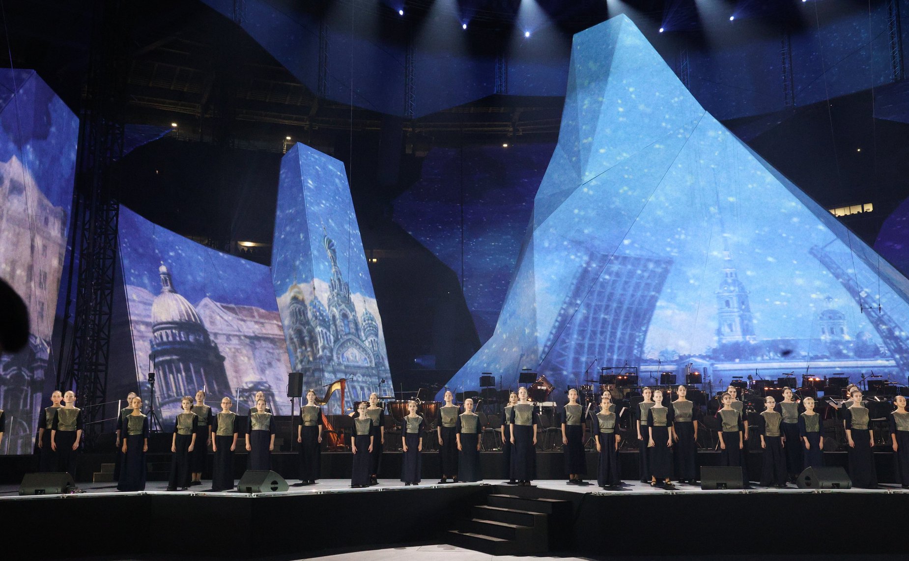 Председатель Совета Федерации Валентина Матвиенко посетила концерт-реквием, посвящённый 80-летию полного освобождения Ленинграда от фашистской блокады