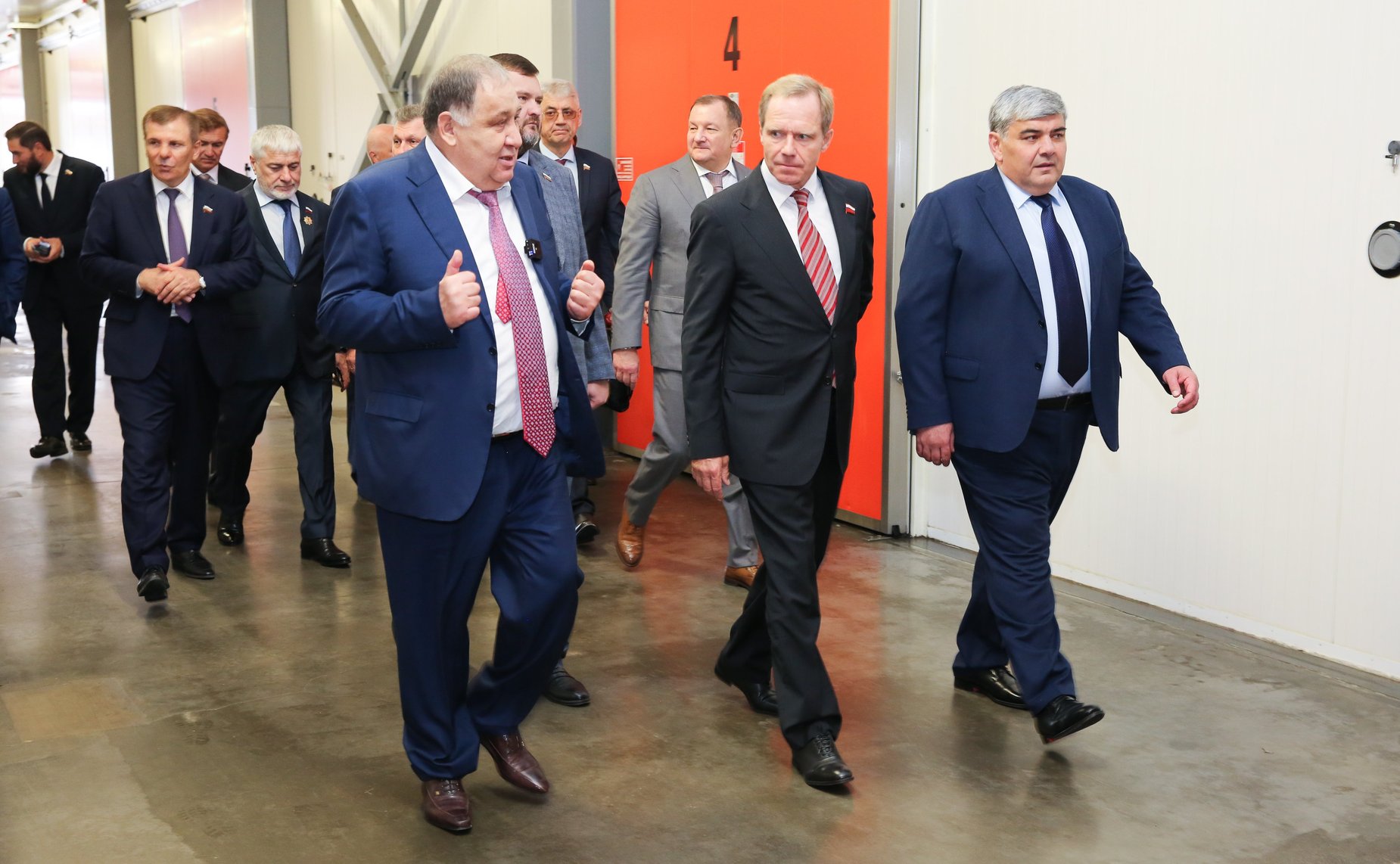 Члены Комитета СФ посетили сельскохозяйственные предприятия –тепличный комплекс и компанию, специализирующуюся на выращивании яблок