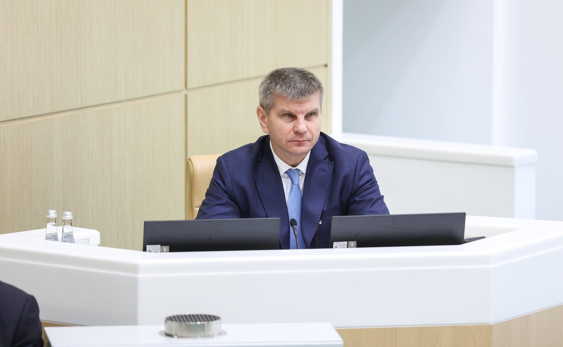 Геннадий Голов