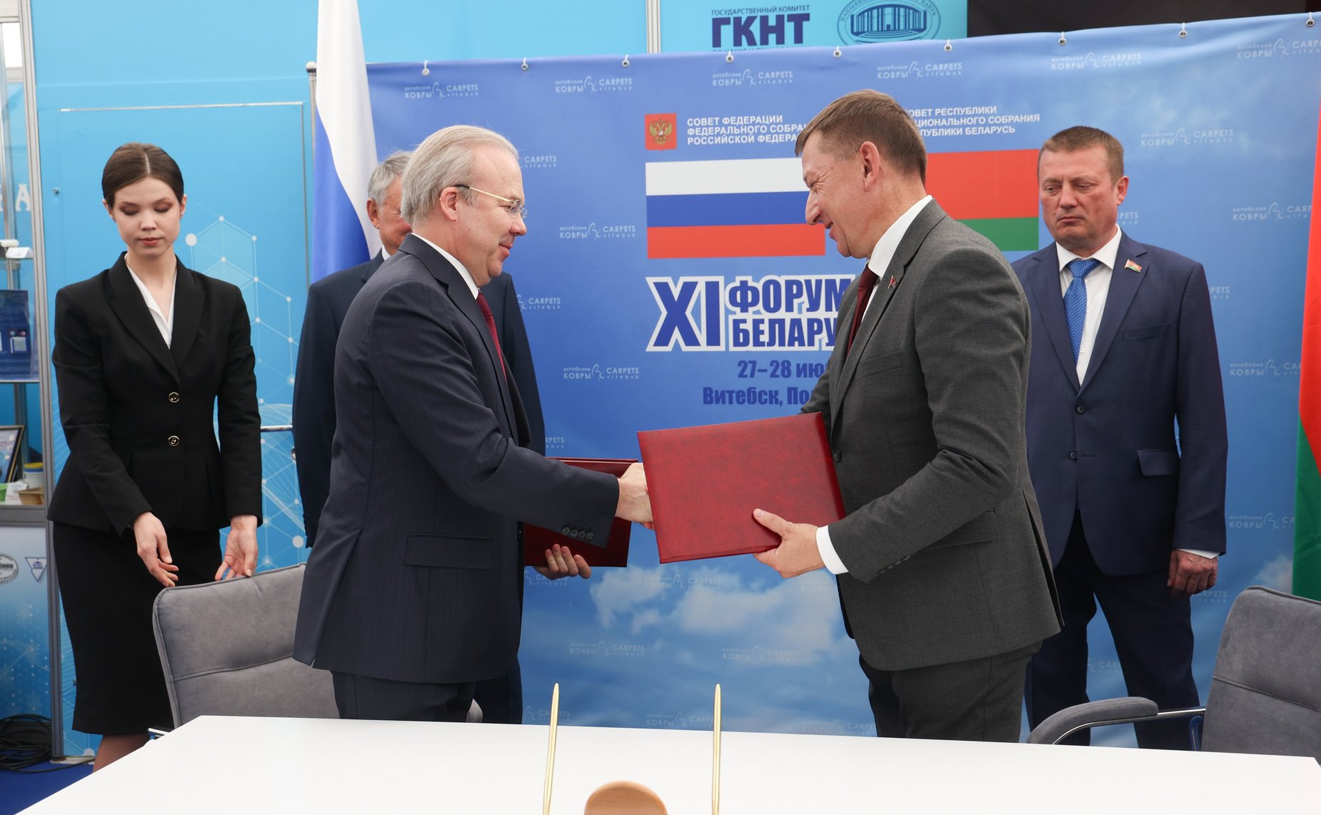 В присутствии заместителя Председателя СФ и заместителя Председателя Совета Республики было подписано 7 соглашений между областями Республики Беларусь и субъектами РФ