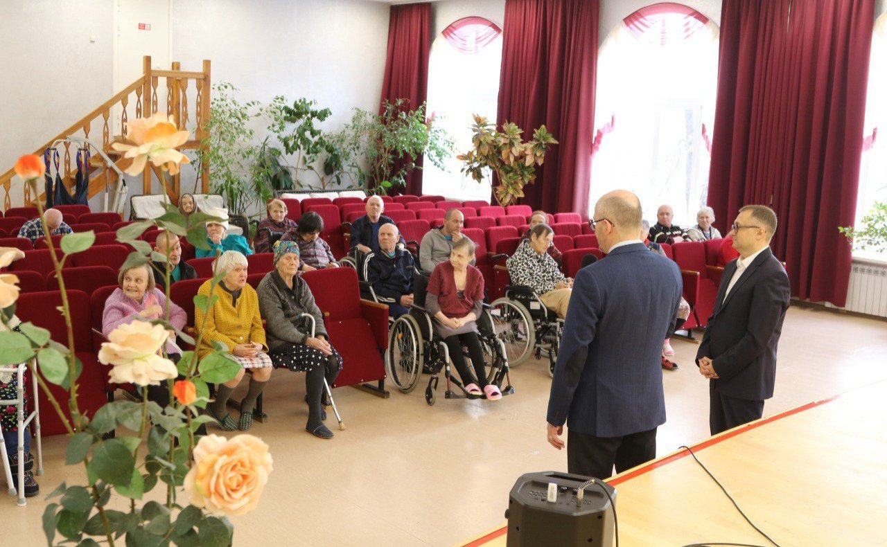 Олег Цепкин проконтролировал работу и техническое оснащение Челябинского геронтологического центра