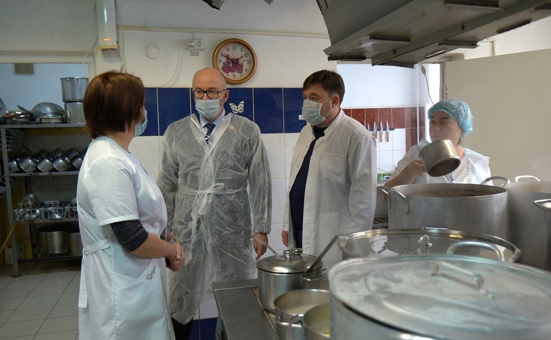 Олег Цепкин проконтролировал работу и техническое оснащение Челябинского геронтологического центра