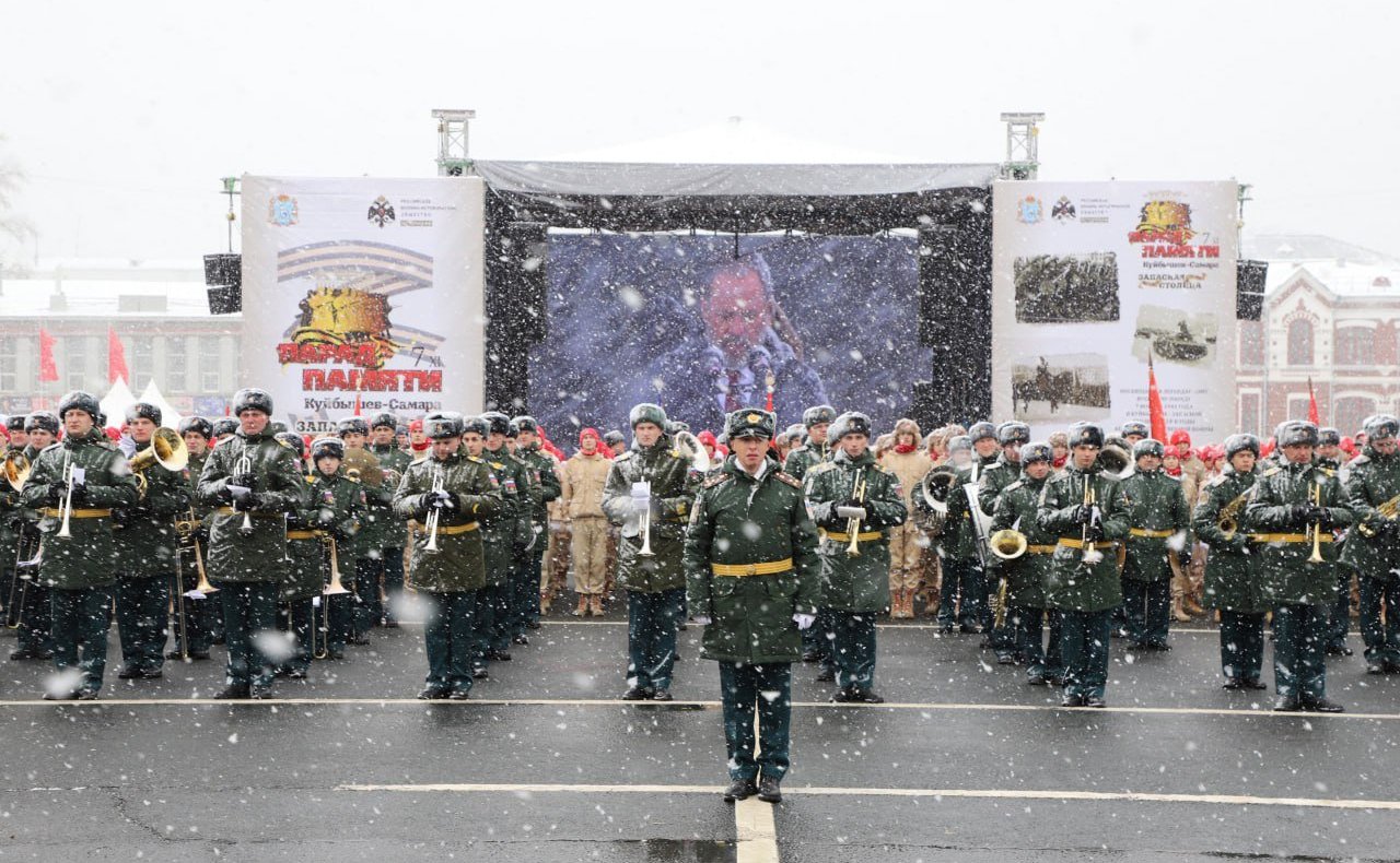 Под девизом «Наша семья – наша Победа!» в Самаре прошел Парад Памяти (фото Екатерина Елизарова «Самарская газета»)