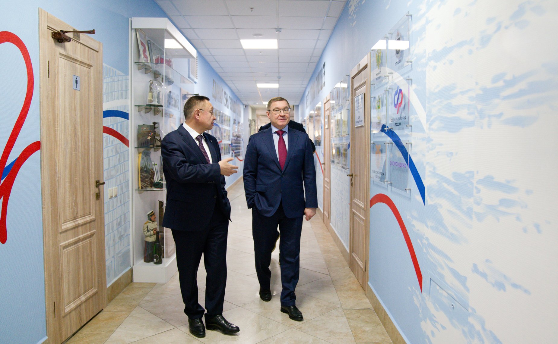 Владимир Якушев провел рабочую встречу с Министром строительства и жилищно-коммунального хозяйства РФ Иреком Файзуллиным и председателем Комитета ГД по строительству и ЖКХ Сергеем Пахомовым