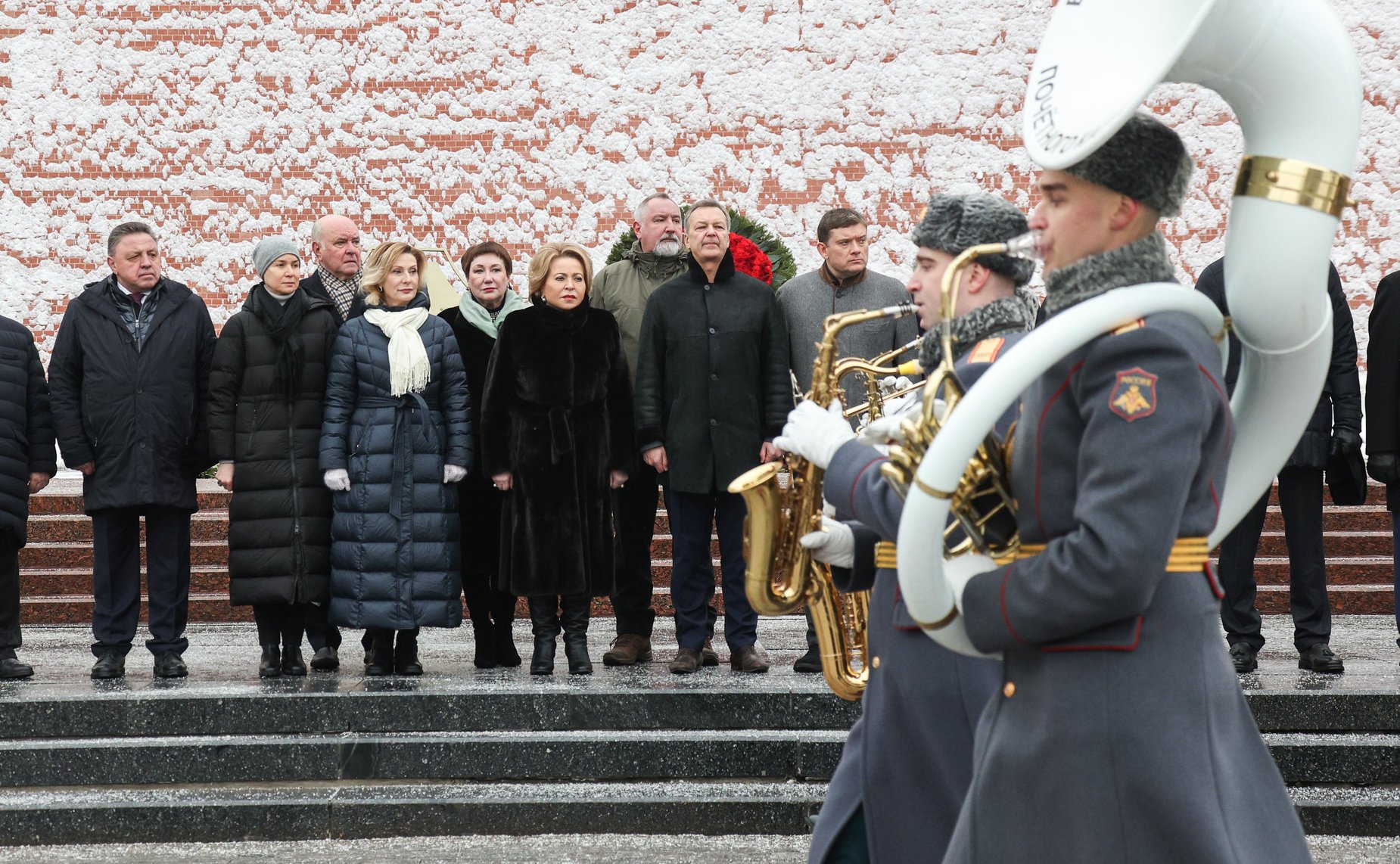 Председатель Совета Федерации Валентина Матвиенко и сенаторы РФ приняли участие в церемонии возложения цветов к Могиле Неизвестного Солдата