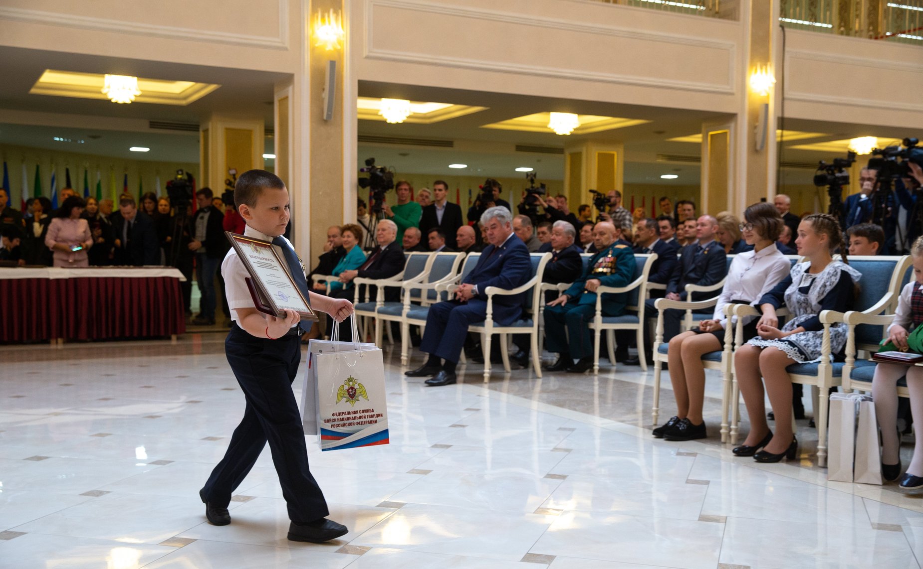 Торжественная церемония награждения детей и подростков, проявивших личное мужество в экстремальных ситуациях и спасших человеческие жизни
