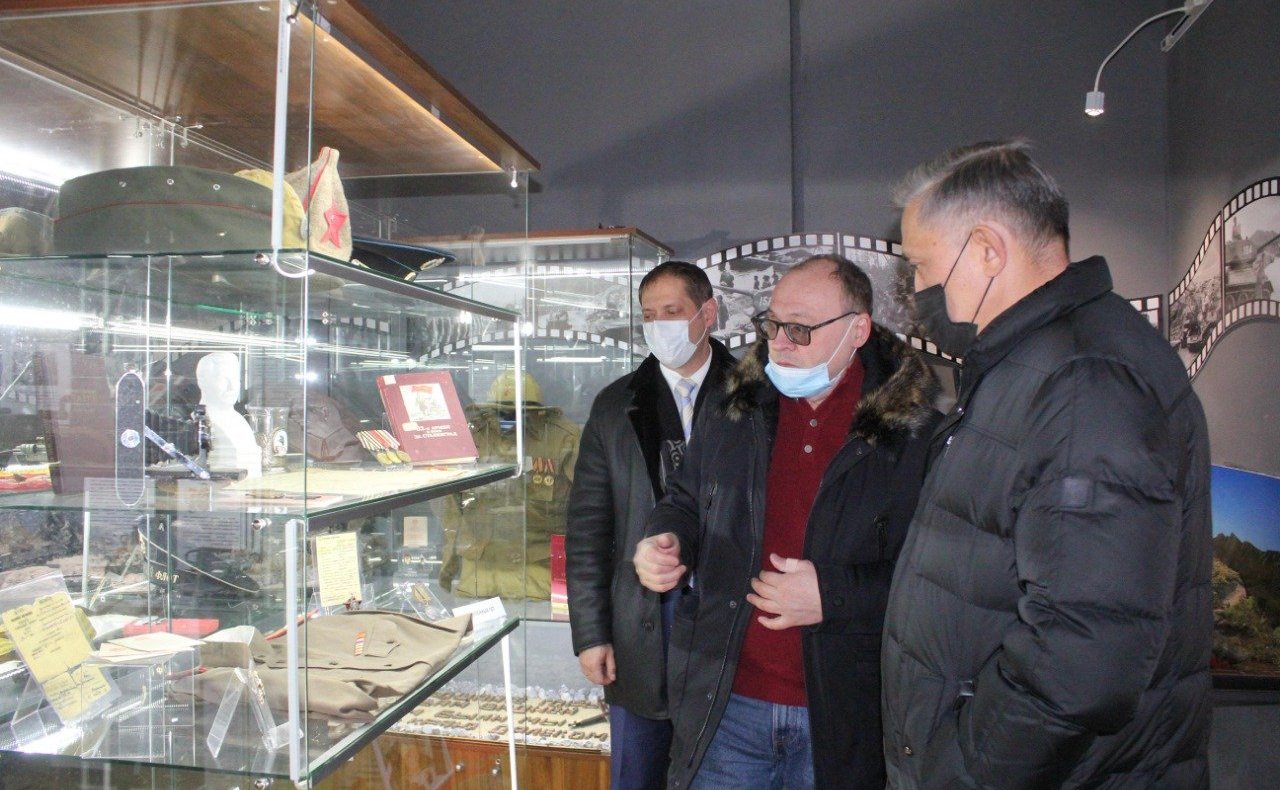 Юрий Валяев провел Урок патриотизма с юнармейцами и волонтерами