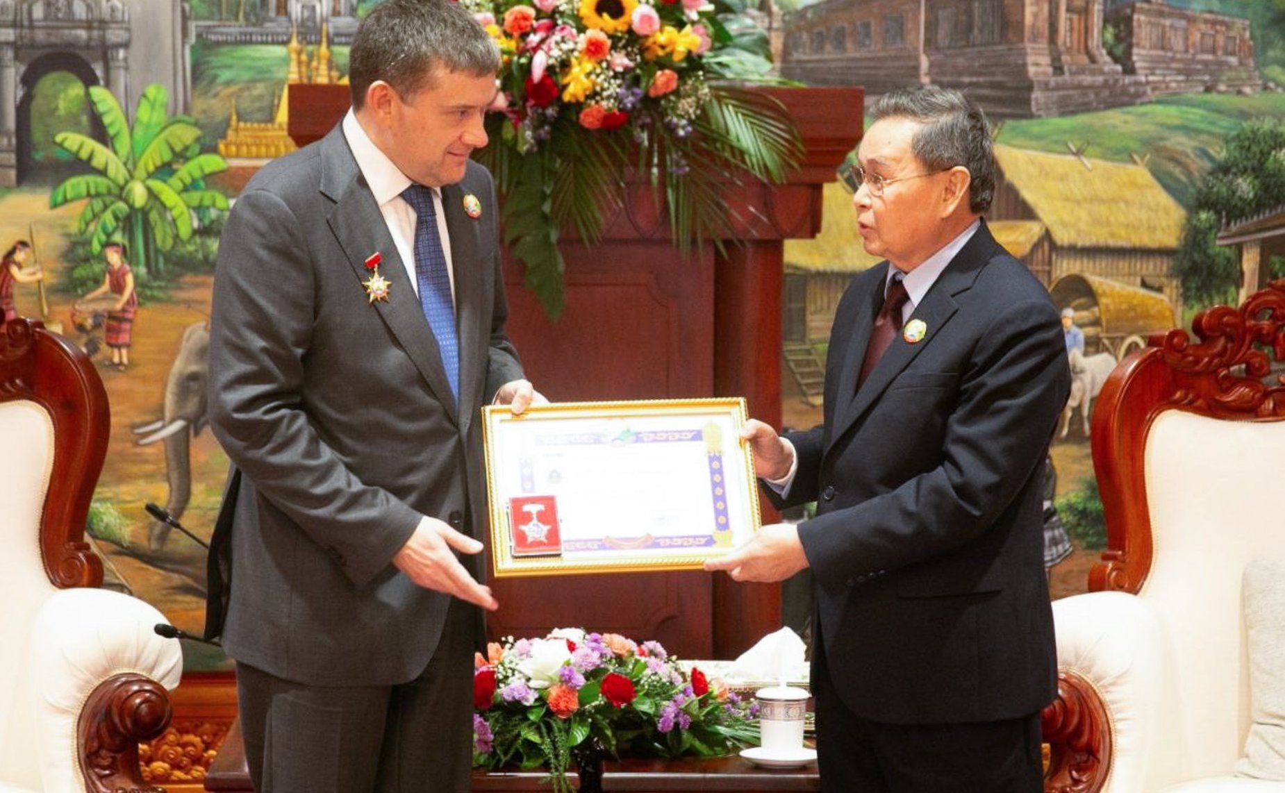 Встреча Николая Журавлева с Председателем Национального собрания ЛНДР Сайсомпхоном Фомвиханом