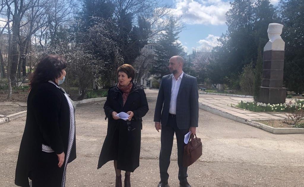 Екатерина Алтабаева в ходе работы в регионе посетила школу-интернат №6, где приняла участие в церемонии начала строительно-монтажных работ