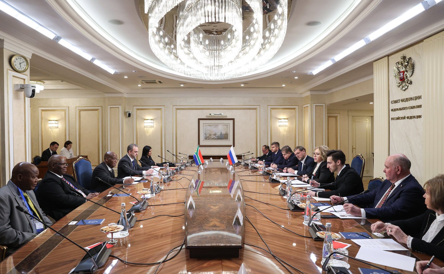 Валентина Матвиенко провела переговоры с Председателем Национального совета провинций Парламента Южно-Африканской Республики Амосом Масондо