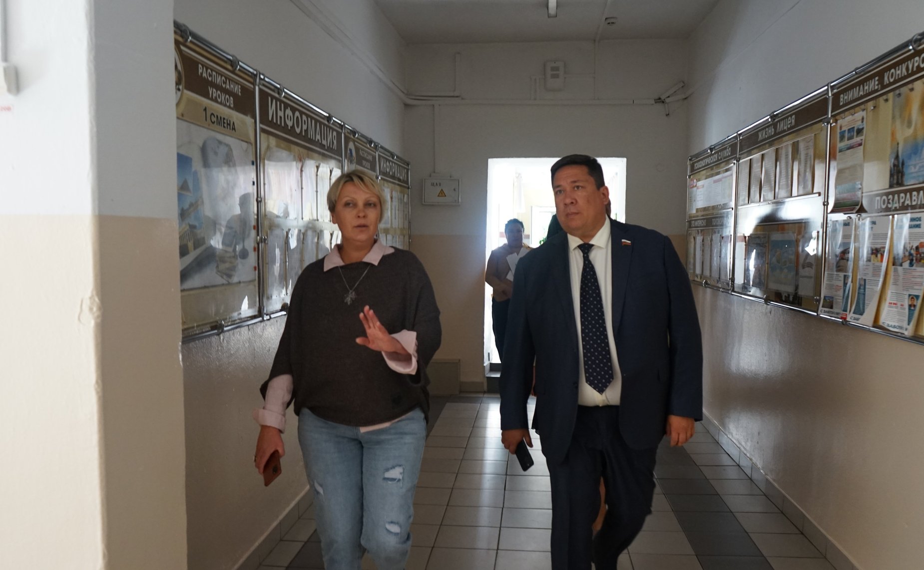 Владимир Полетаев посетил школы Горно-Алтайска