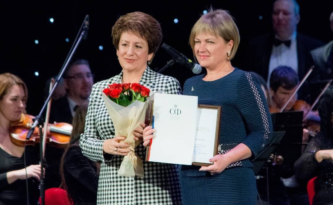 Екатерина Алтабаева вручила Благодарности Председателя Совета Федерации коллективам двух старейших учреждений культуры Севастополя