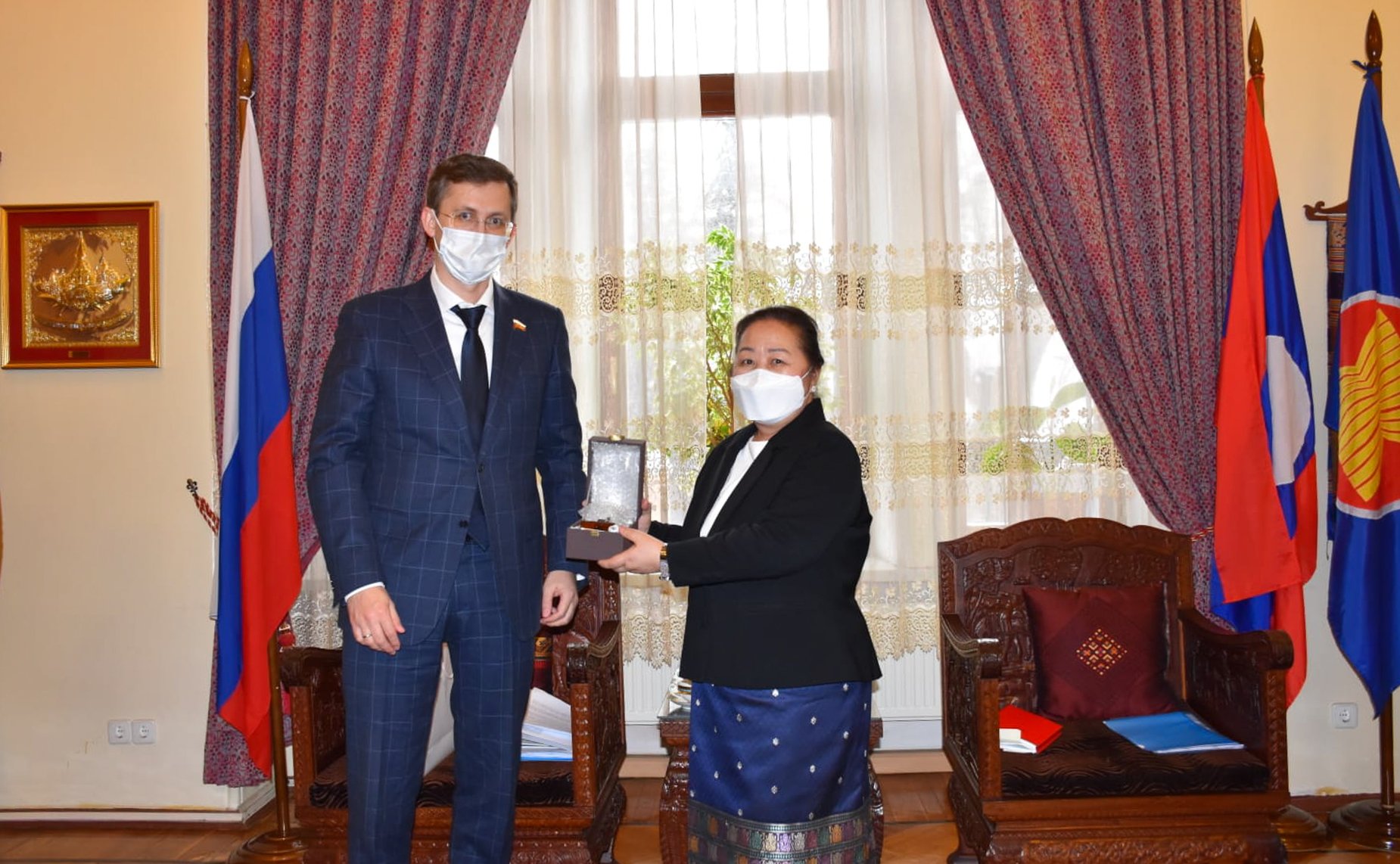 Встреча сенаторов РФ с Чрезвычайным и Полномочным Послом Лаоса в Российской Федерации