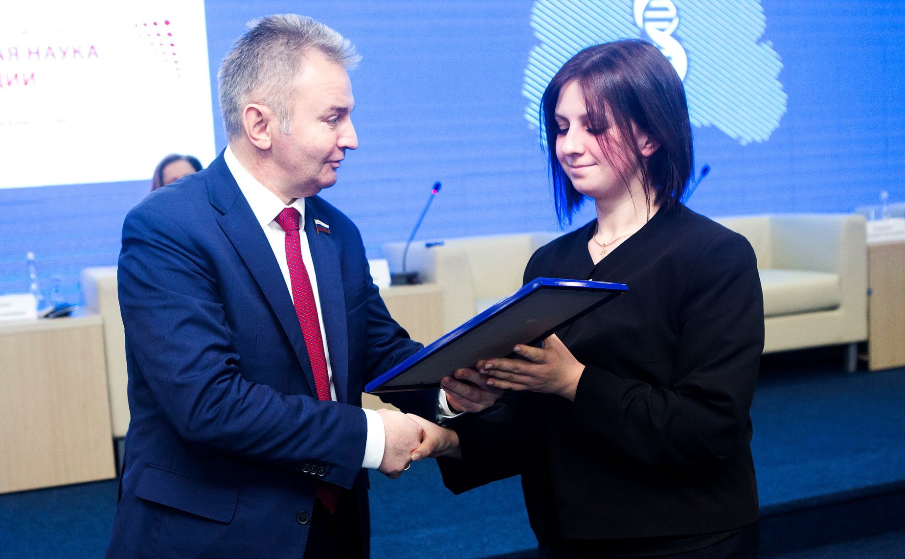 Игорь Каграманян вручил награды победителям общероссийского научно-практического мероприятия для молодых ученых «Эстафета вузовской науки»