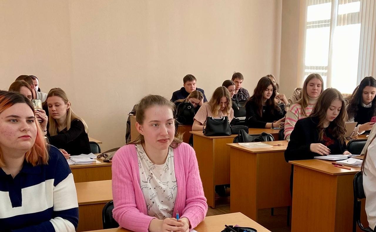Андрей Базилевский встретился со студентами третьего курса Дальневосточного института управления – филиала РАНХиГС в рамках проекта «Разговоры о важном»