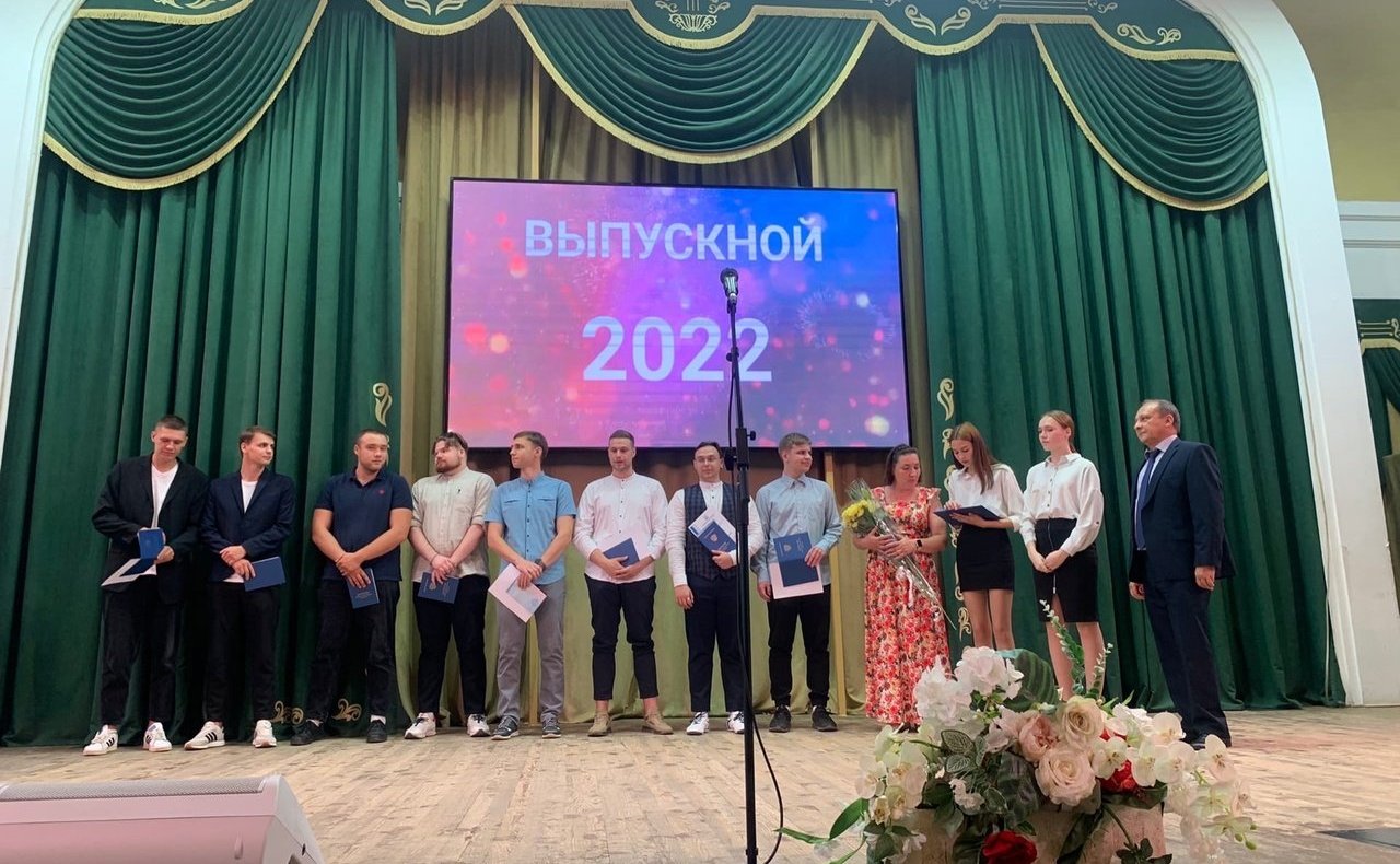 Ирина Кожанова посетила Смоленский строительный колледж и выразила теплые слова благодарности педагогам и студентам-выпускникам