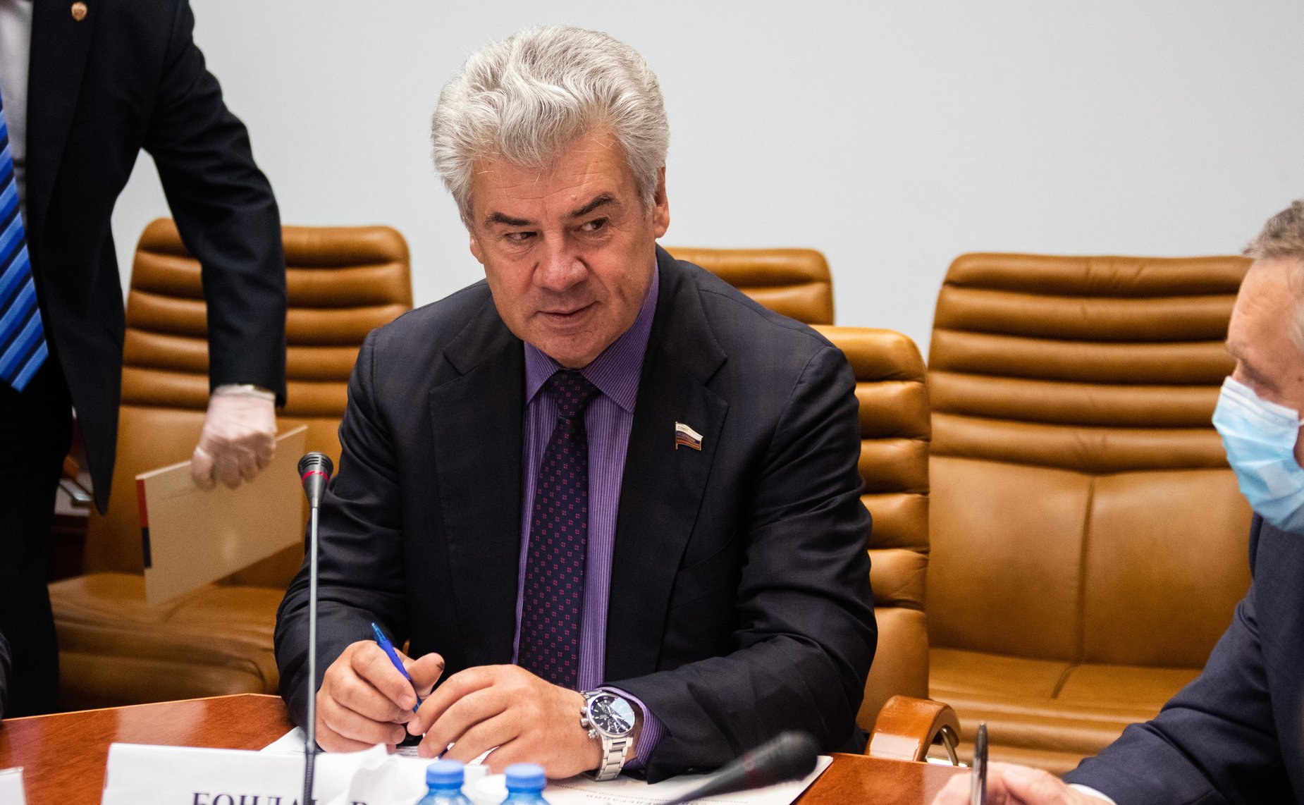 Виктор Бондарев