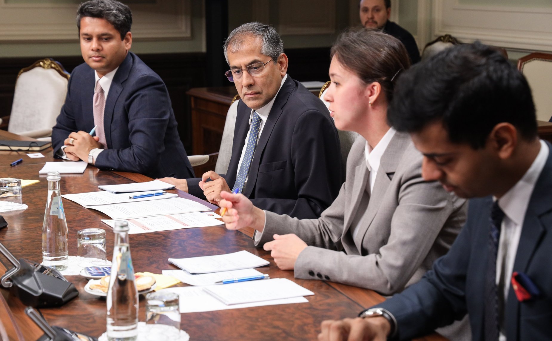 Встреча первого заместителя Председателя СФ Андрея Турчака с Чрезвычайным и Полномочным Послом Республики Индии в РФ Паваном Капуром